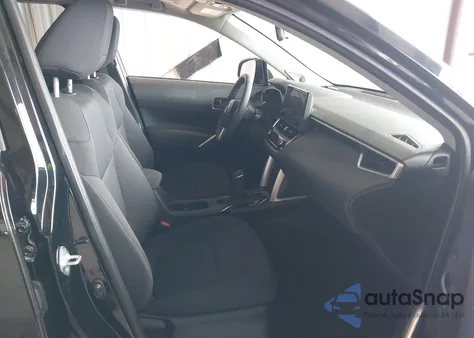 2024 Toyota Corolla Cross Le z USA, uszkodzony, nr VIN 7MUBAABG5RV106255